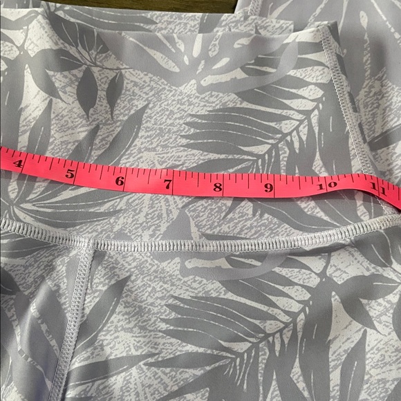 P'tula Pastel Purple Leaf Print Leggings - Picture 7 of 8